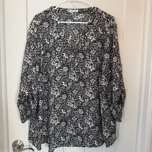 Maurices Atwood 3/4 sleeve black and off white floral popover blouse plus size 2